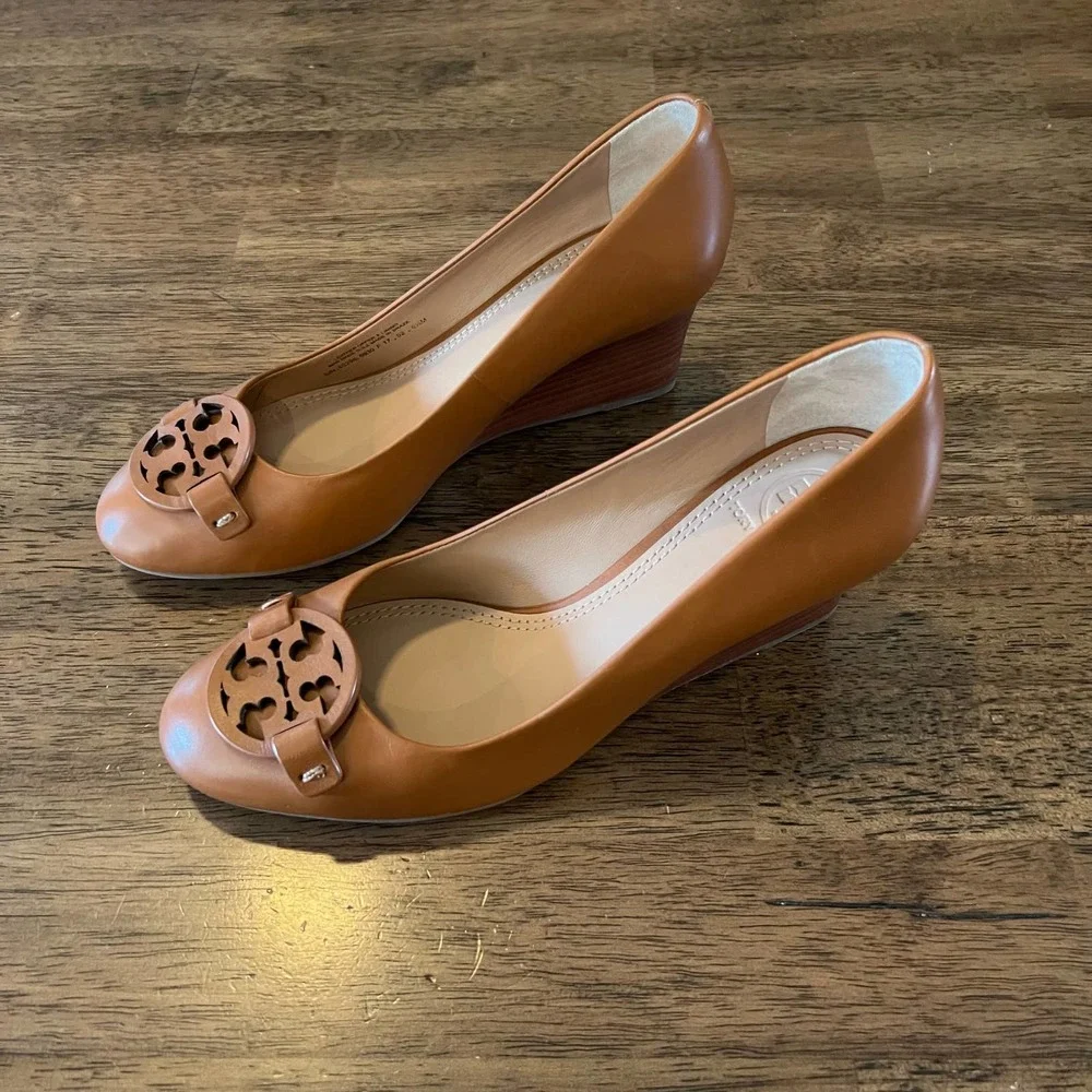 Tory Burch logo medallion wedge size 6.5